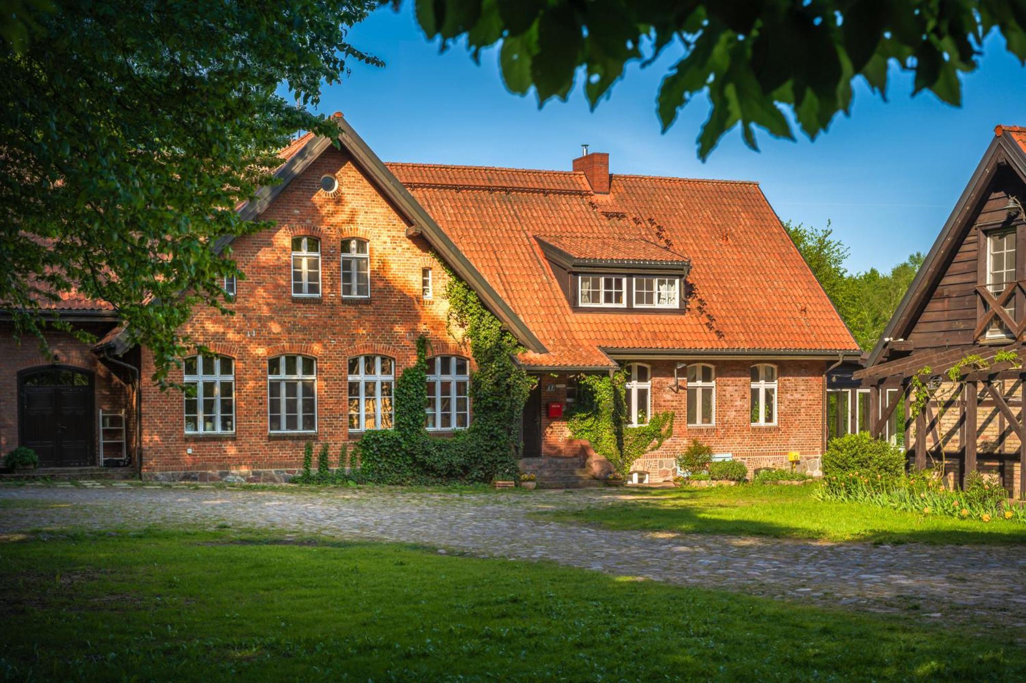 Dom Goscinny Stara Szkola Wysoka Wieś Buitenkant foto