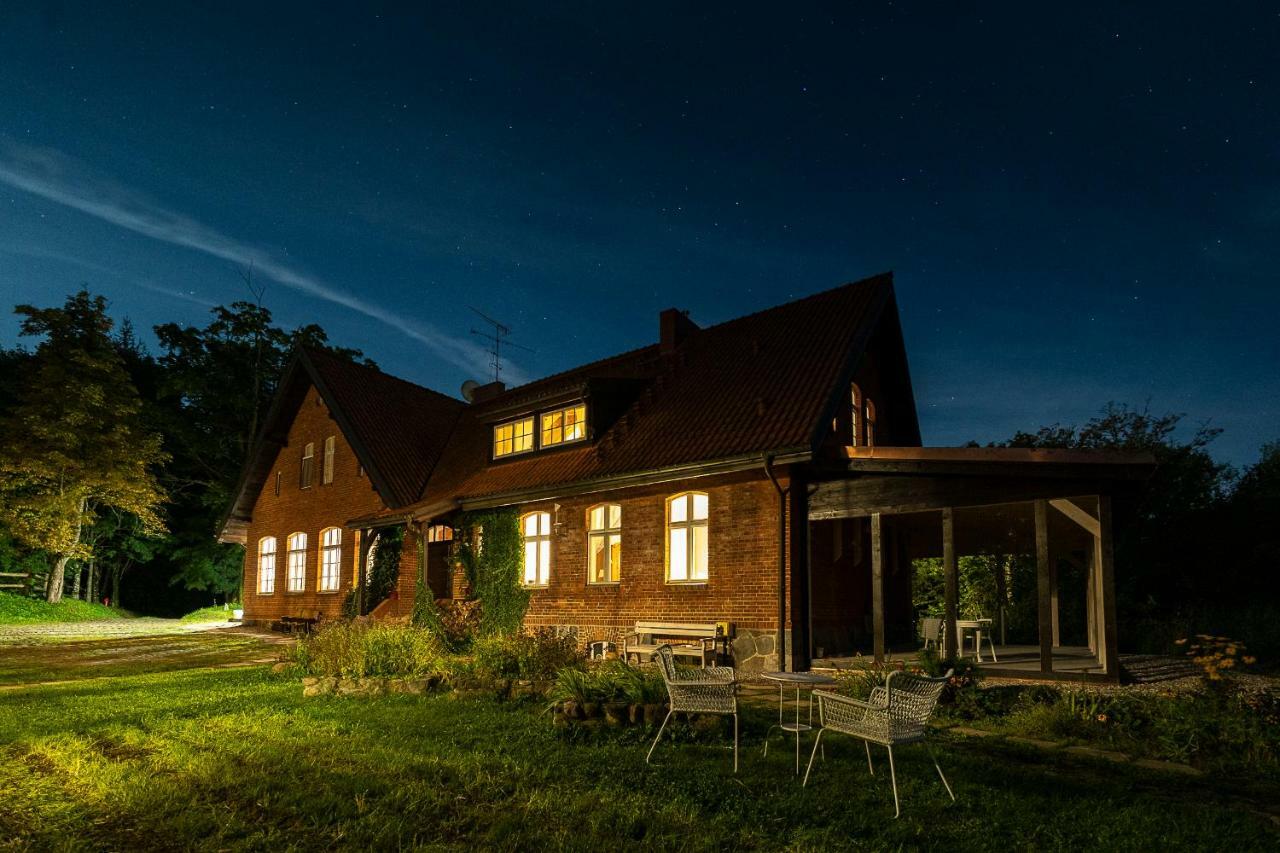 Dom Goscinny Stara Szkola Wysoka Wieś Buitenkant foto
